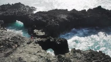 Güzel doğal manzaranın şaşırtıcı manzarası.