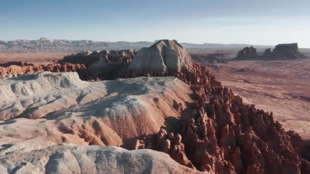 Vue aérienne du bord du monde, vue sur une autre planète, paysages rouges de Mars 4K — Video