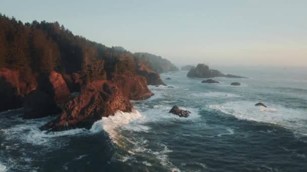 Látványos és pusztító viharos Csendes-óceán partjai, Oregon és Washington 4K — Stock videók