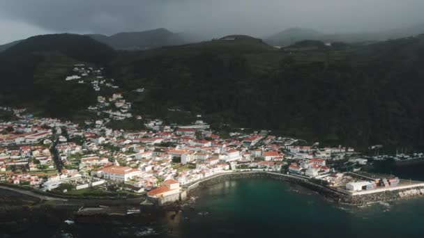 Velas - pueblo portugués en la isla de Sao Jorge, Azores, Portugal, Europa — Vídeos de Stock