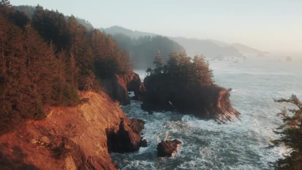 Travel adventure background, USA Oregon shore 4K, drone 4K sunset footage USA — Stok video
