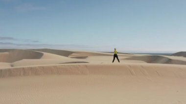 4K görüntülerinin dışındaki hava oyuncular, kadın kavgası, VR gözlüklerle çekim.