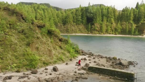 Sao Miguel Adası, Azores, Portekiz. Uzak, ıssız bir adanın havadan görünüşü — Stok video