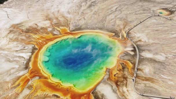 Viaje Yellowstone National Park 4K imágenes aéreas, Wyoming Estados Unidos 4K plano aéreo — Vídeos de Stock