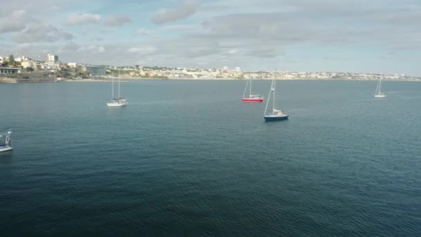 Charmante havenstad aan de kust van de Atlantische Oceaan — Stockvideo