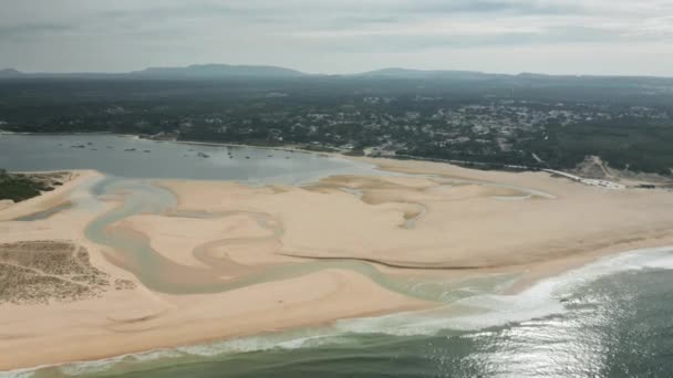 Lagoa de Albufeira, Portugal. Aerial view of the yellowish sandy beach — Stock Video