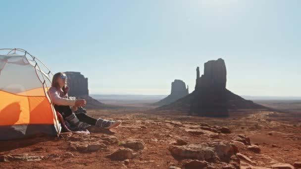 Camping in red canyon natural park with Monument Valley landscape view 4K USA — Stock Video