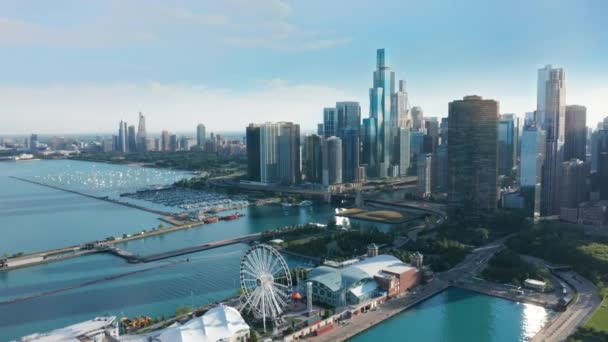 Chicago Illinois USA luchtfoto drone beelden van Chicago Navy Pier park, Downtown 4K — Stockvideo