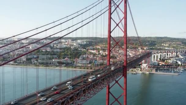 Imágenes del dron del puente colgante más largo del mundo — Vídeo de stock