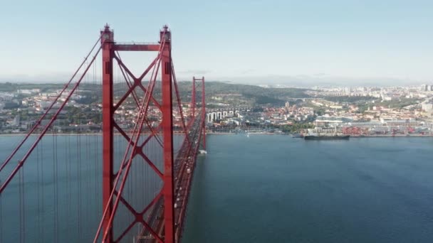 Aerial footage of famous suspension bridge with picturesque cityscape behind — Stock Video