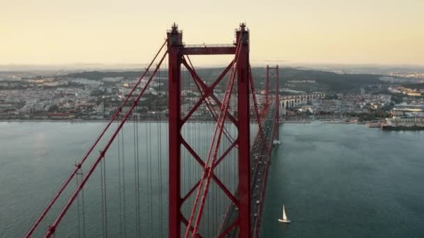 Un hito importante en Lisboa visto desde arriba — Vídeos de Stock