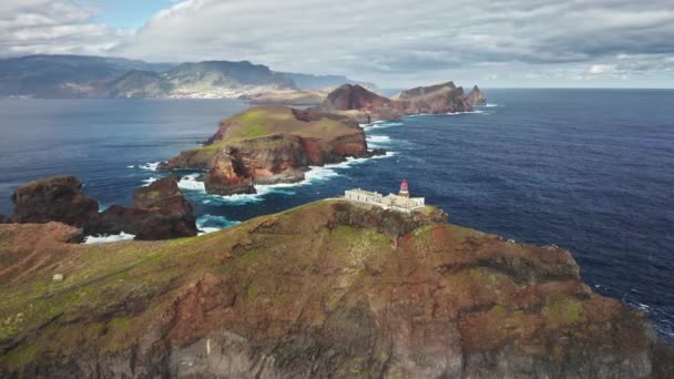 岬沖の美しいランドマークの空中映像 — ストック動画