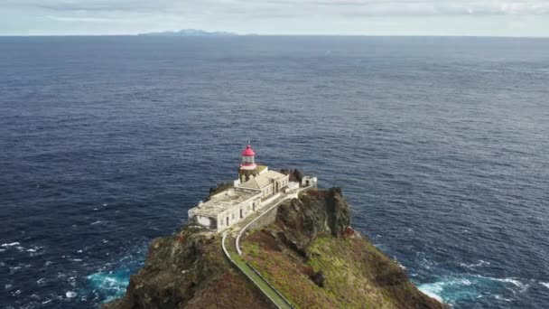 O farol mais antigo do Arquipélago da Madeira visto de cima — Vídeo de Stock