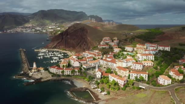 Images de drones de campagne pittoresque au milieu de l'Atlantique — Video