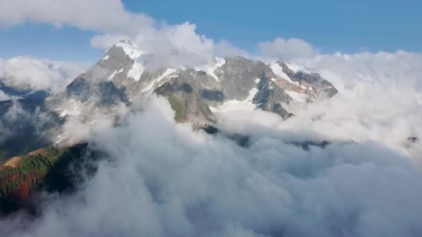 Cime aeree di montagna fredde 4K coperte di neve e ghiacciai, USA eco turismo girato — Video Stock