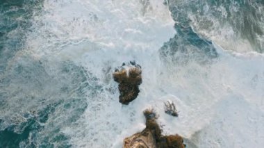 İlham verici arka plan için kıyı manzarasının insansız hava aracı görüntüleri