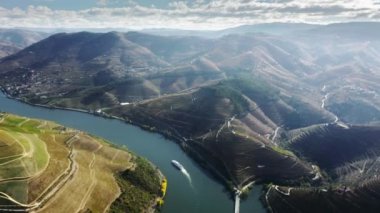 Douro vallay dağlarında yetişen üzüm bağları, Peso da Regua, Vila Rea