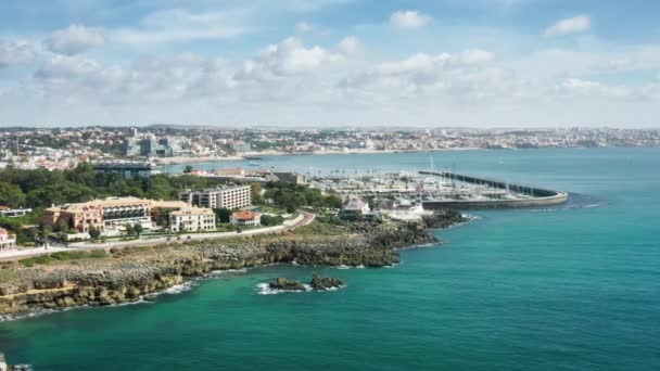 Cascais city washing by Atlantic ocean waves, Portugal, Europa — Stockvideo