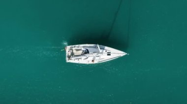 Atlantik Okyanusu 'nda seyahat eden lüks yat, Cascais, Portekiz, Avrupa