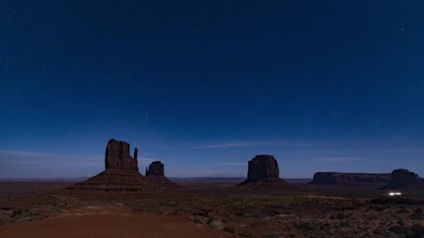 Vía Láctea Inicio Galaxy Time Lapse Over Monument Valley Nature Park, 4K EE.UU. — Vídeo de stock