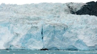 Küresel ısınma probleminde Kuzey Kutbu kışı manzarası, Matanuska buzulu Alaska ABD