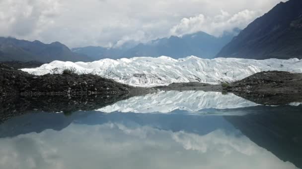 Vista panorâmica do derretimento do glaciar Matanuska no Alasca, EUA viagem, Mudança climática — Vídeo de Stock