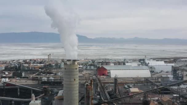 Toxic enterprise chimneys pipes releasing black smoke in atmosphere, USA aerial — Stock Video