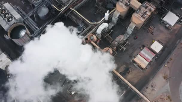 Air pollution 4K aerial, Smokestack exhausting combustion gases into air, USA — Stock Video