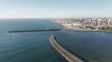 Kuzey Portekiz 'deki Douro nehri kıyısındaki şehir, okyanusla yıkanmış.