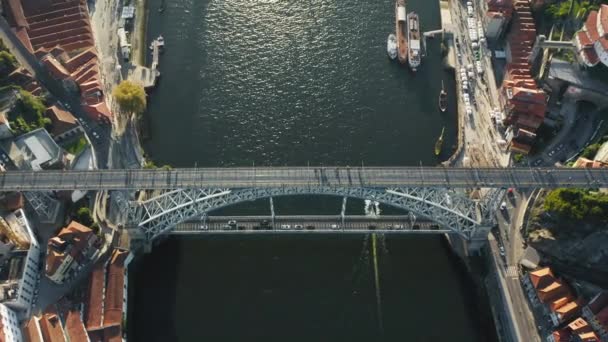 Drone footage of the Dom Luis I Bridge with sunshine, reflecting in river — Stock Video