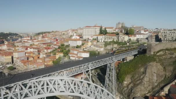 Oporto urban tram on upper deck of Dom Luis I Bridge — Stock Video