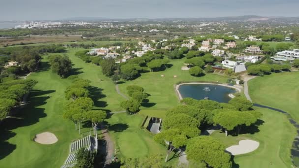 Incredibile punto di riferimento di Vale de Lobo con resort alberghieri, Algarve, Portogallo, Europa — Video Stock