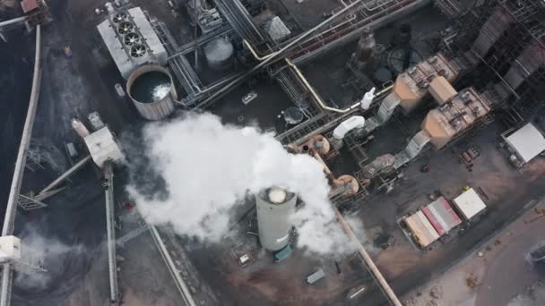 Planta de energía de contaminación atmosférica. Contaminación industrial de fábrica por chimeneas 4K — Vídeos de Stock