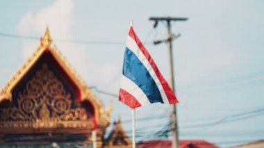 Buda Tapınağı zemin üzerine Tayland bayrağı