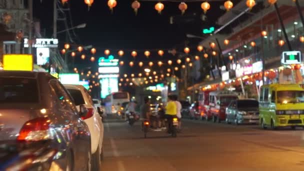 Phuket, Thajsko - 5 května 2016: Silniční dopravy na noc Kata Road — Stock video