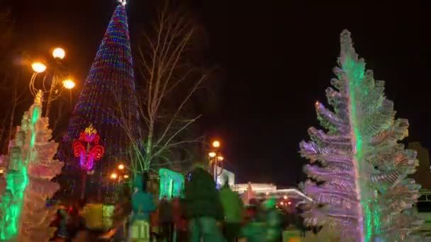 Nouvel an arbre sur la place du théâtre, krasnoyarsk, laps de temps — Video