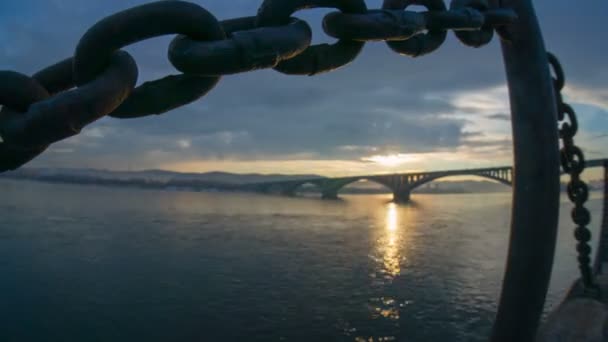 Bro över Yenisei river, Krasnojarsk, timelapse — Stockvideo