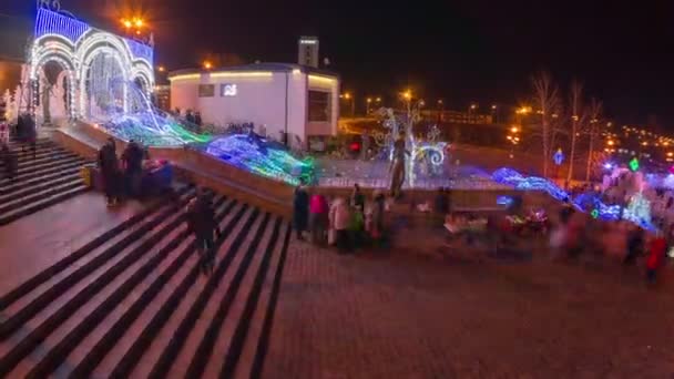 People walk on the square during new year holidays, time lapse — Stock Video