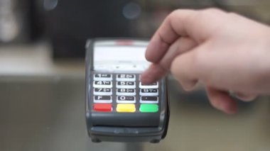 Kredi kartı makine, bir kredi kartı ile ödeme
