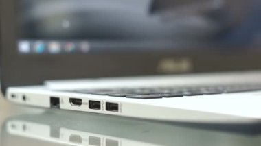 Takın ve HDMI kablosunu çıkarın