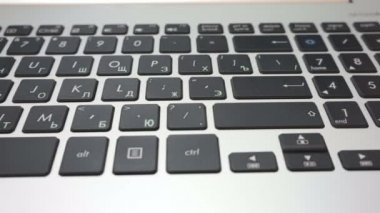 Klavye laptop slayt portre