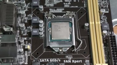 Cpu üzerinde termal grase uygulanması