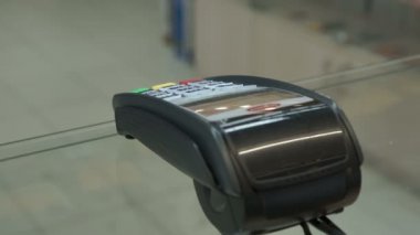 Kredi kartı makine, bir kredi kartı ile ödeme