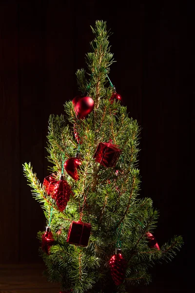 Tanne mit Weihnachtsspielzeug — Stockfoto