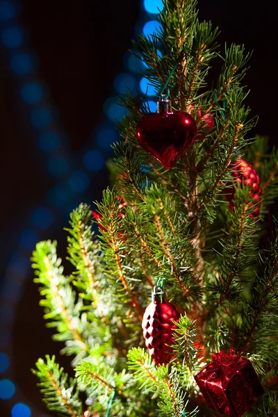 Fir com brinquedos de Natal — Fotografia de Stock