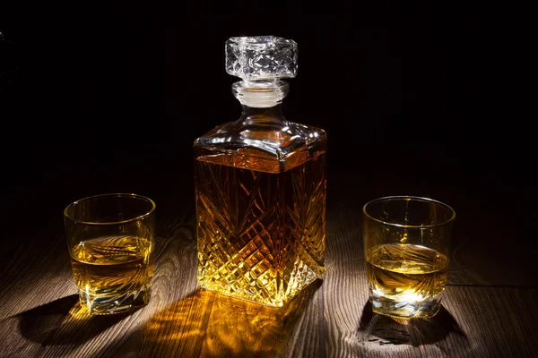 Whiskey Karaf met twee glazen — Stockfoto