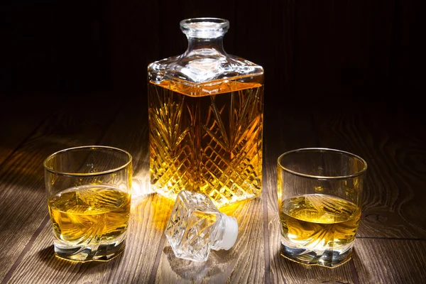 Whiskey decanter with two glasses — Stock Photo, Image