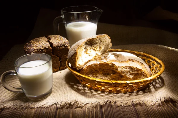 Leche y pan — Foto de Stock