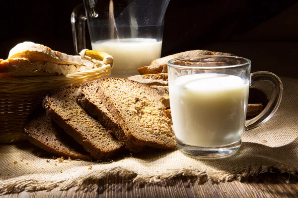 Γάλα και ψωμί — Φωτογραφία Αρχείου