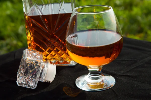 Karaf met een glas brandy — Stockfoto